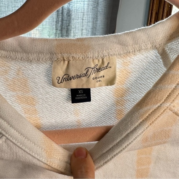 Universal Thread Peach Dip Dyed Crewneck - Picture 6 of 10